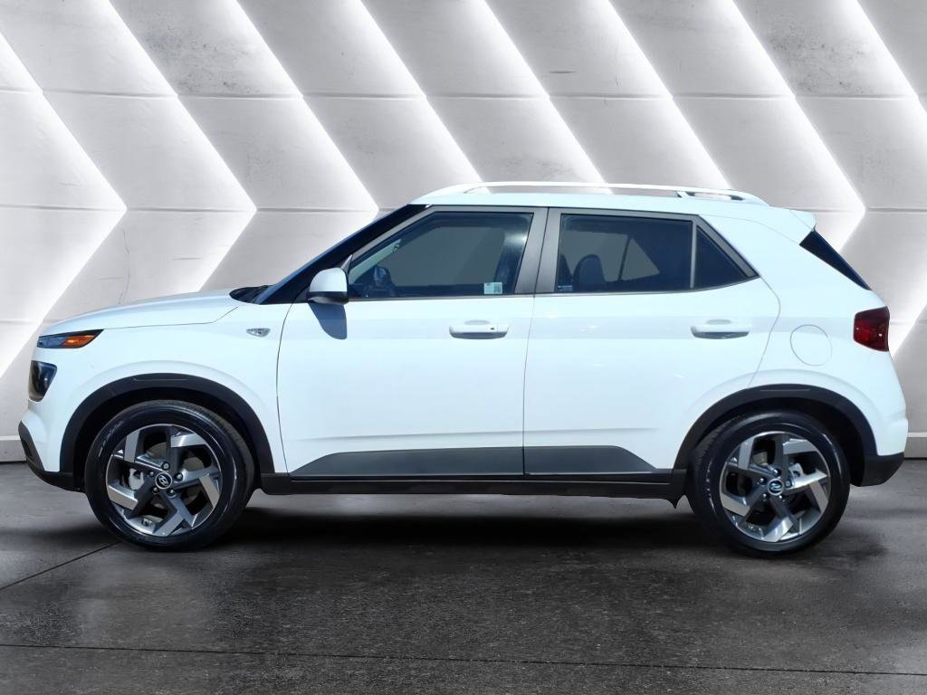 Certified 2025 Hyundai Venue SEL image 2