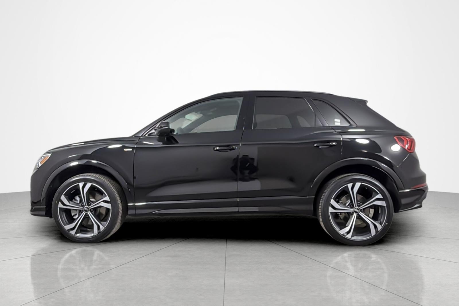 Used 2024 Audi Q3 2.0T Premium Plus AWD/4WD image 2
