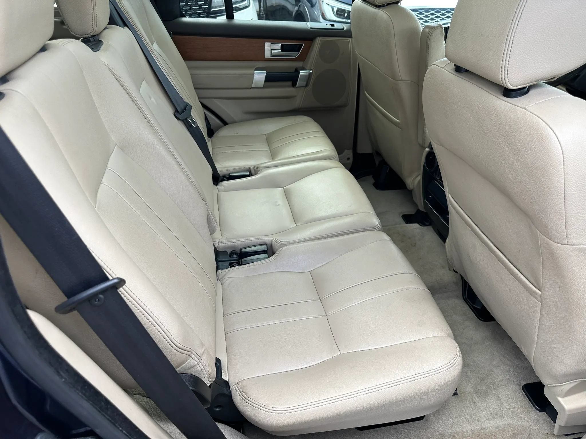 Used 2016 Land Rover LR4 HSE Silver Edition AWD/4WD image 13