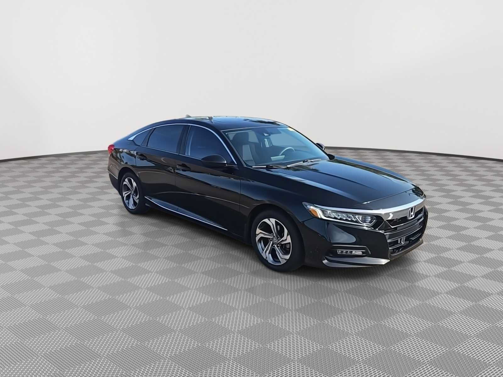 Used 2018 Honda Accord EX image 2