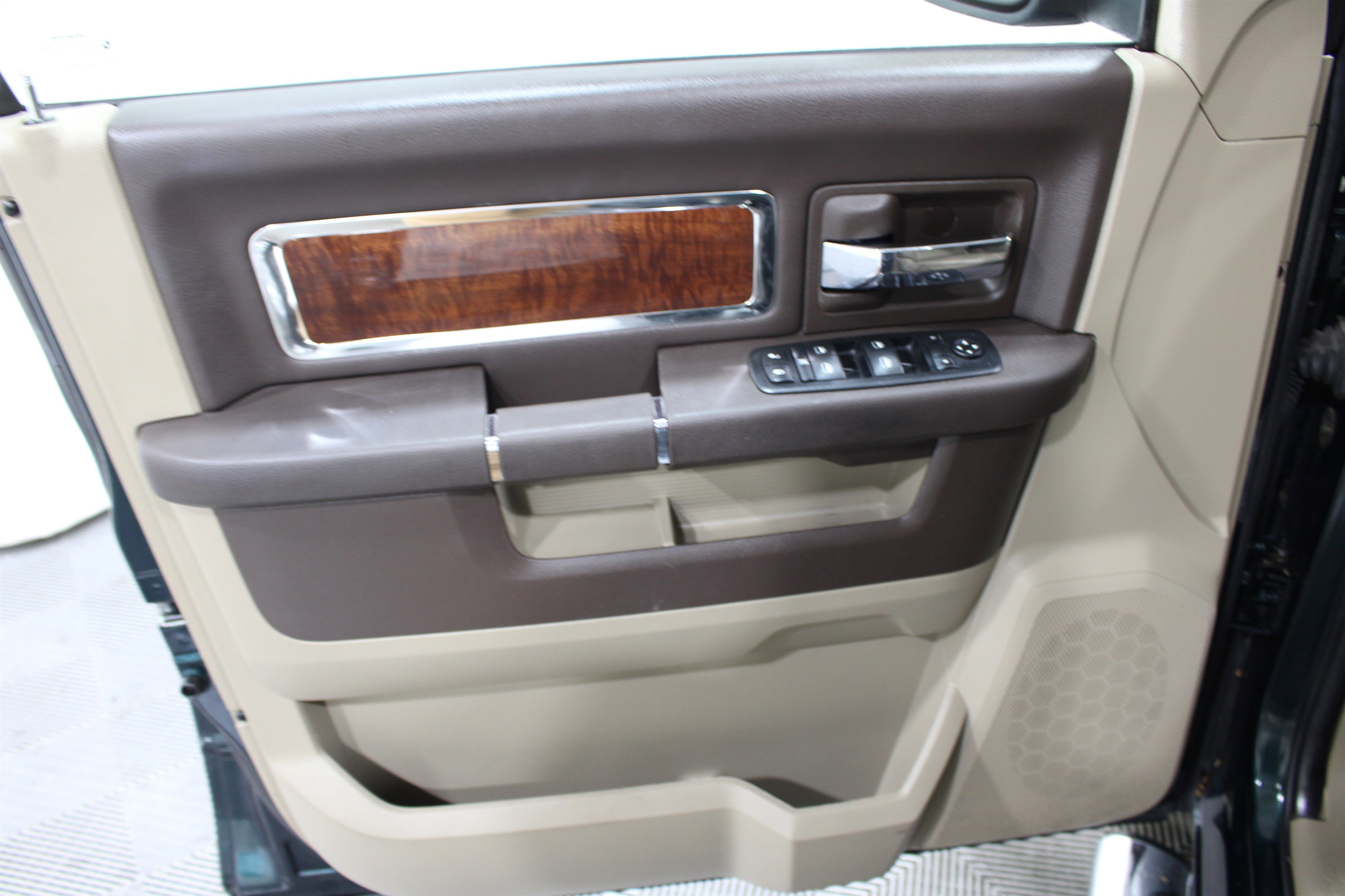 Used 2011 RAM 1500 Laramie RWD image 6