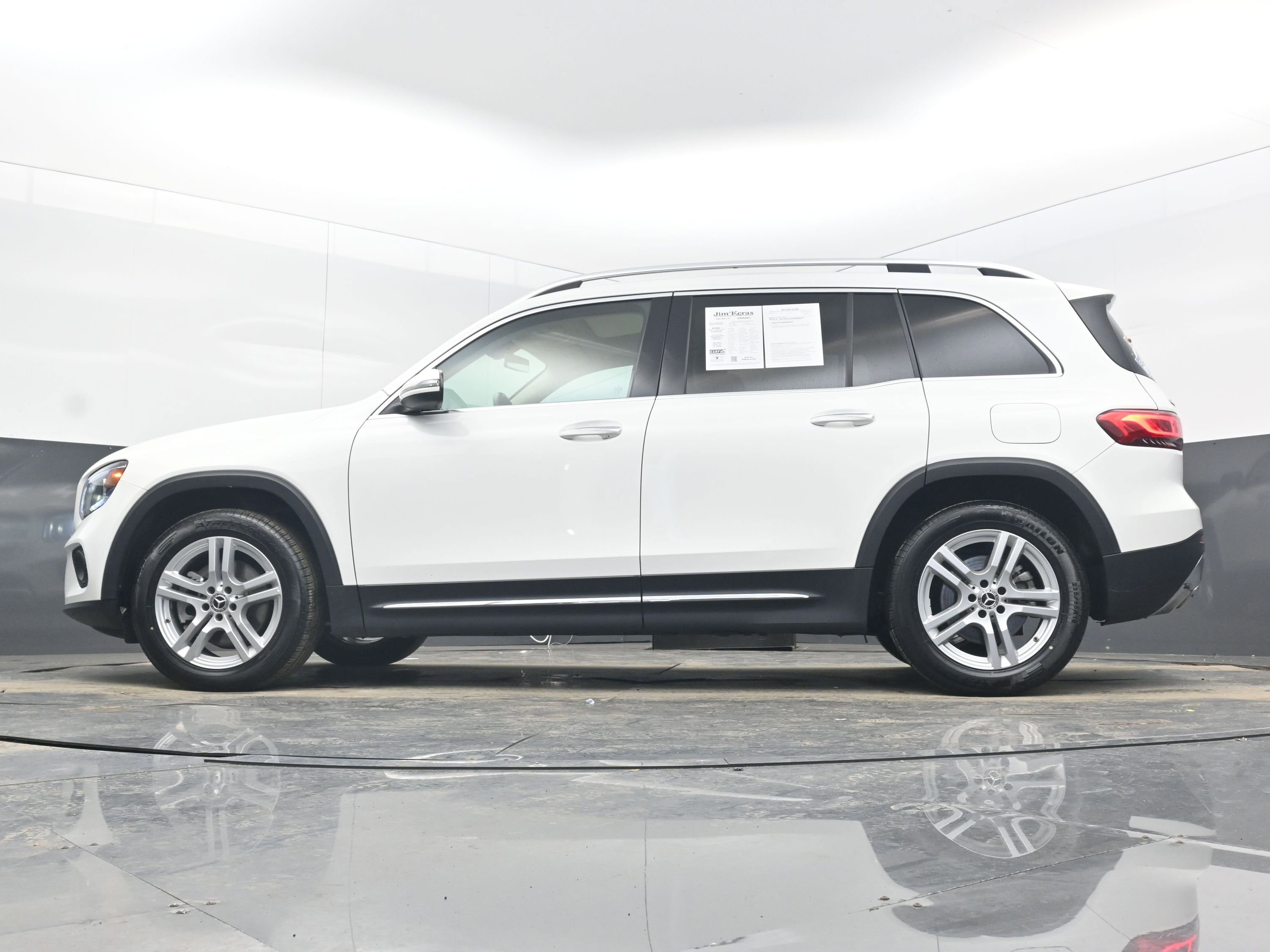 Used 2023 Mercedes-Benz GLB 250 4MATIC w/ Premium Package image 27