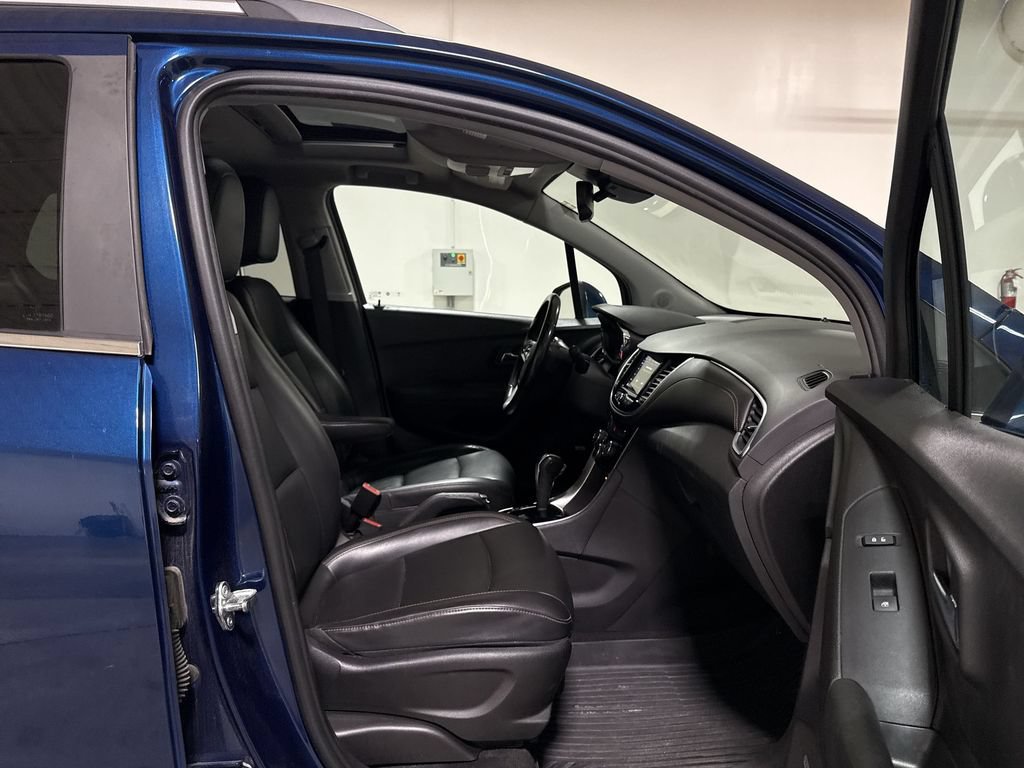 Used 2019 Chevrolet Trax Premier AWD/4WD image 22