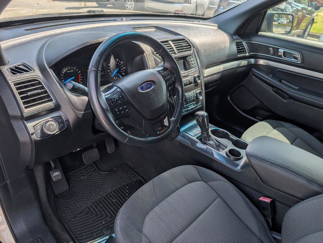 Used 2018 Ford Explorer XLT FWD image 17
