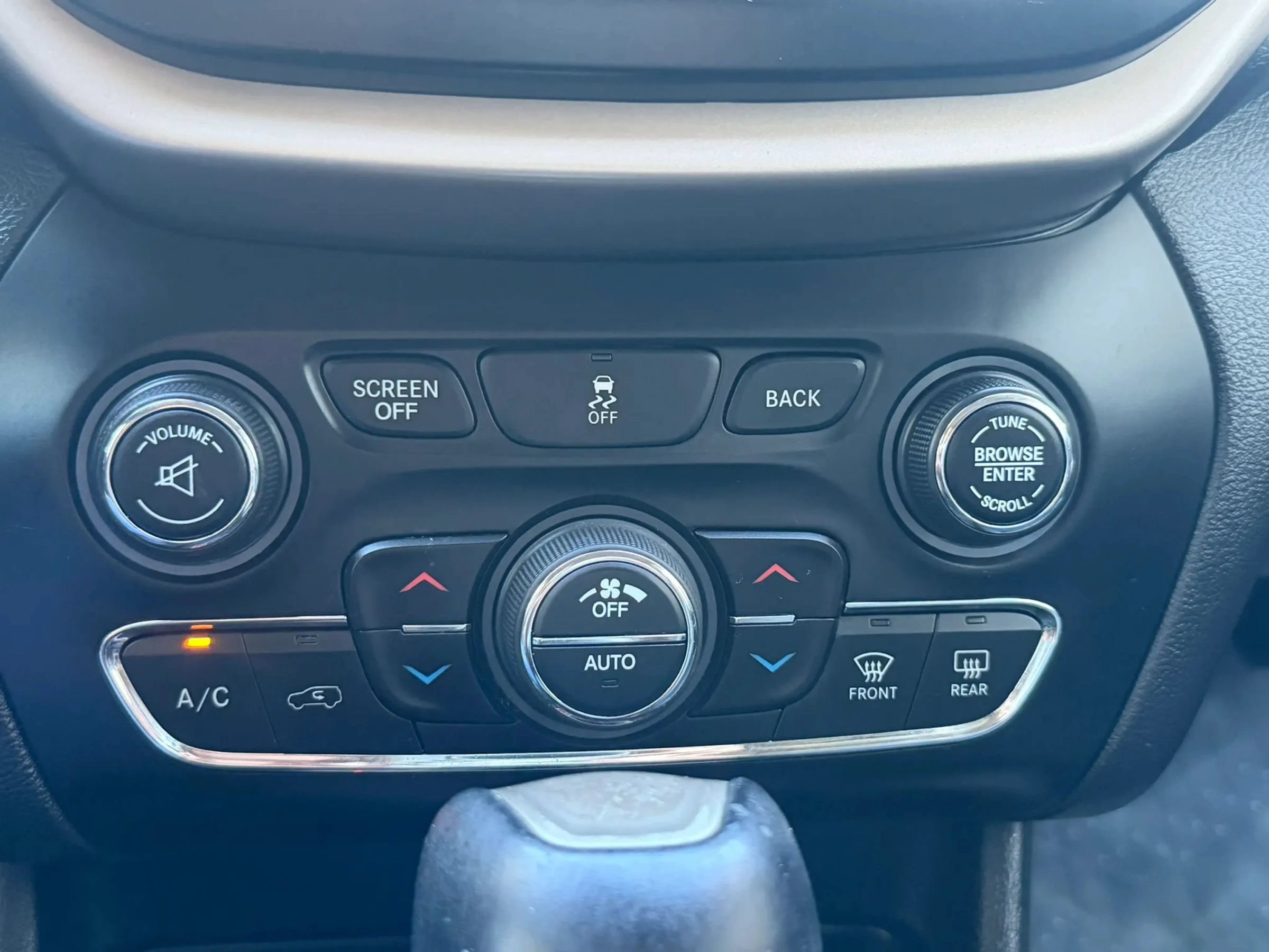 Used 2017 Jeep Cherokee Limited FWD image 45