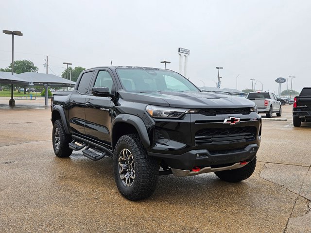 Used 2024 Chevrolet Colorado ZR2 w/ Technology Package AWD/4WD image 3