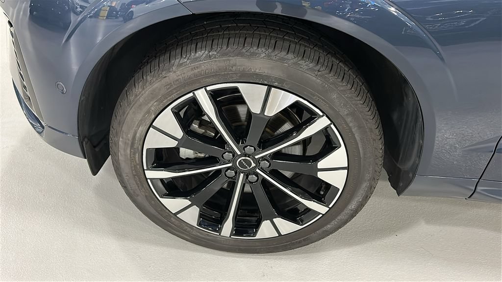 Certified 2026 Volvo XC60 B5 Plus AWD/4WD image 8