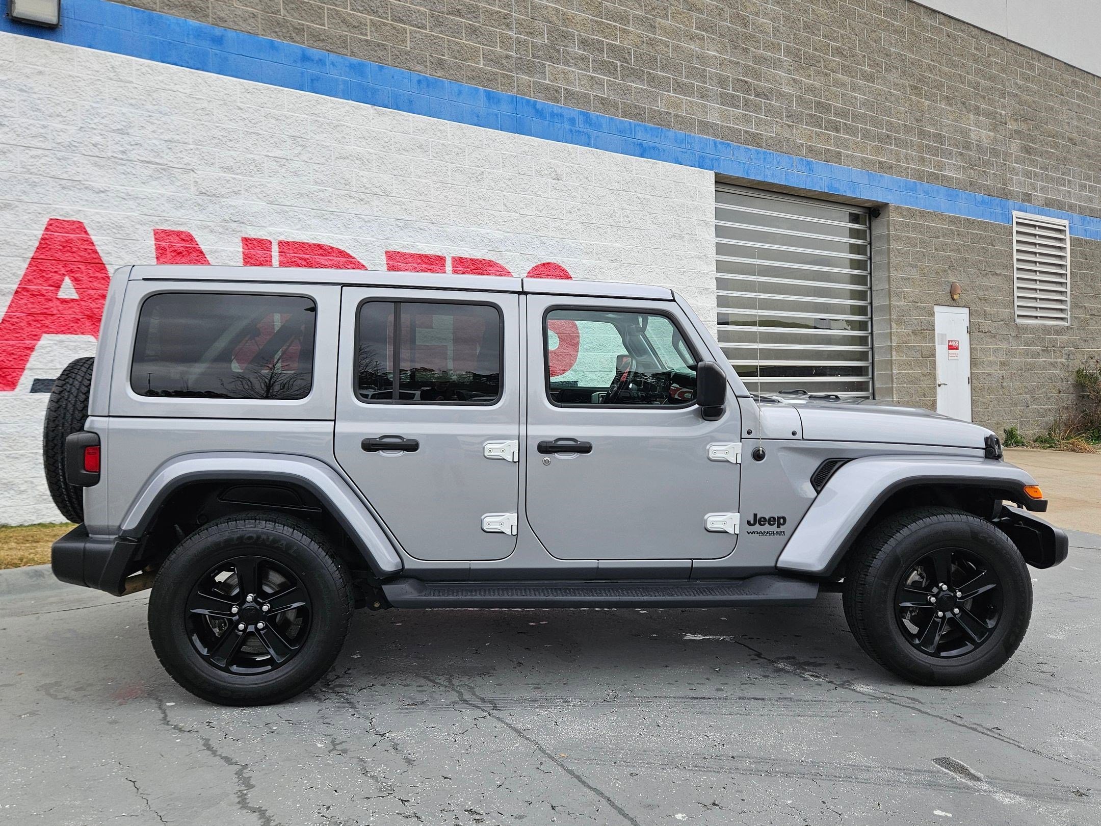 Used 2021 Jeep Wrangler Unlimited Sahara image 8