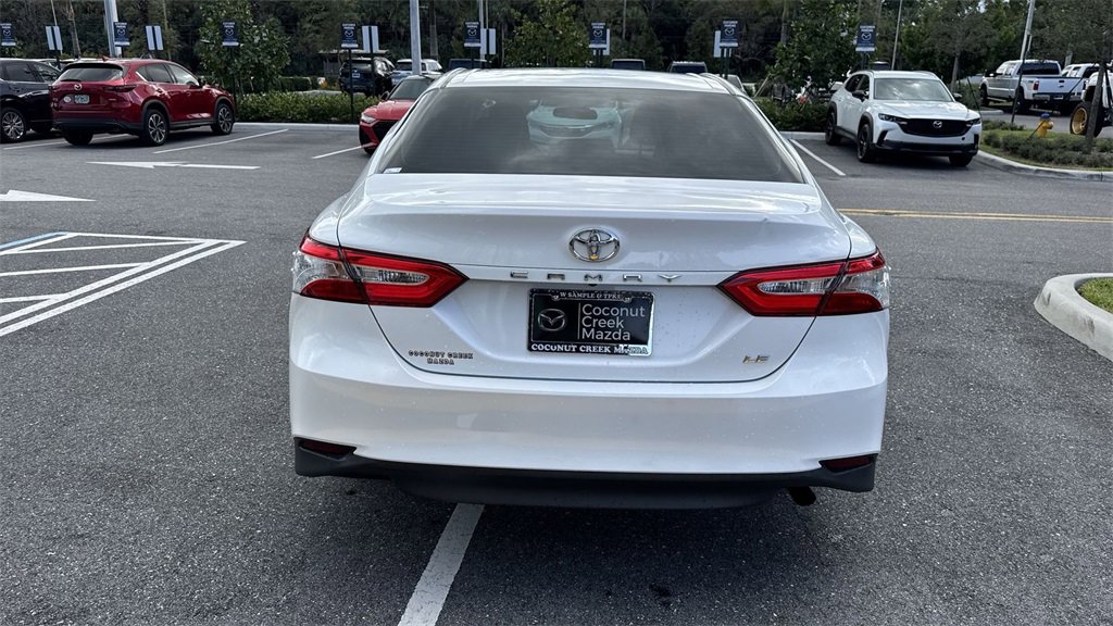 Used 2018 Toyota Camry LE image 3