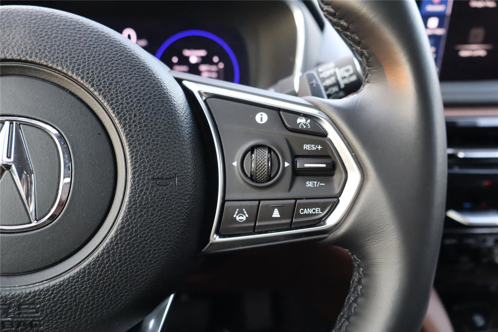 Used 2025 Acura MDX SH-AWD w/ Technology Package image 17