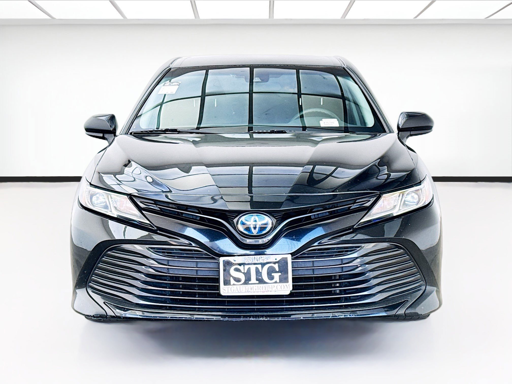 Used 2019 Toyota Camry LE FWD image 2