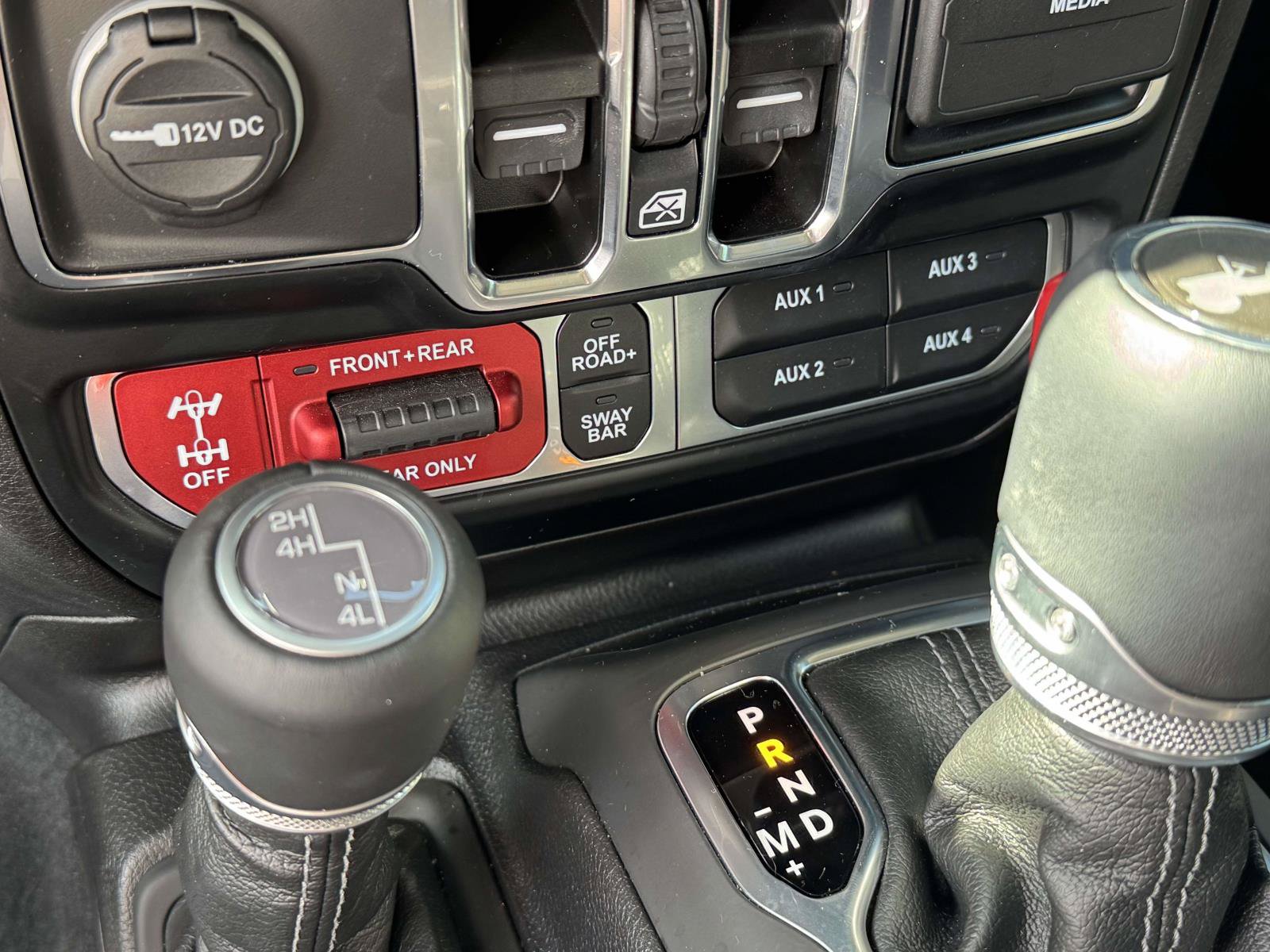 Used 2024 Jeep Wrangler Unlimited Rubicon w/ Technology Group AWD/4WD image 15