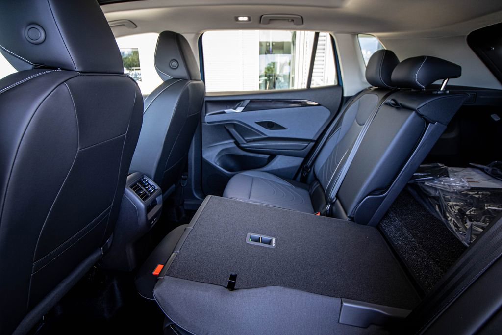 New 2026 Volkswagen Tiguan SE FWD image 28