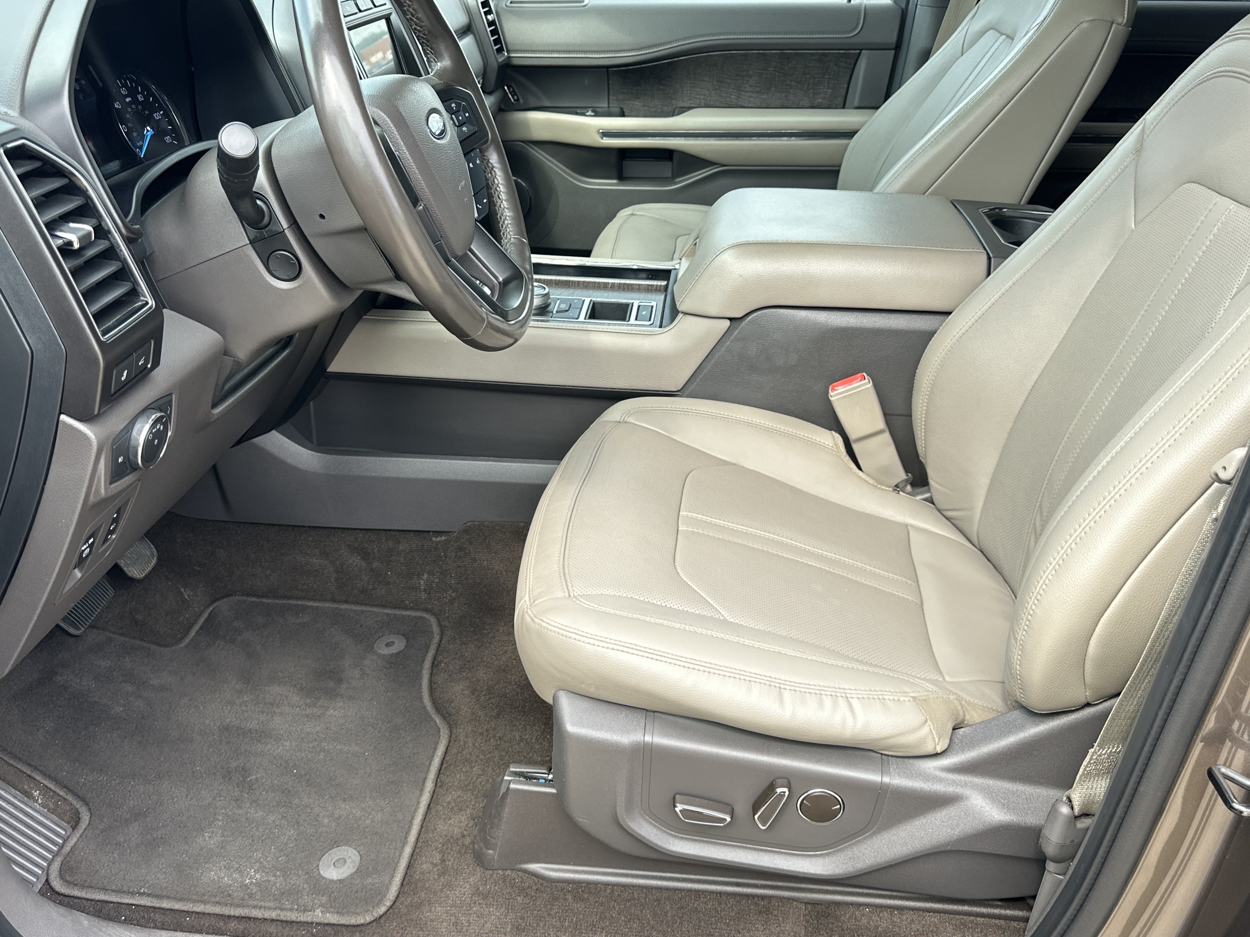 Used 2019 Ford Expedition Limited w/ Equipment Group 301A RWD image 10
