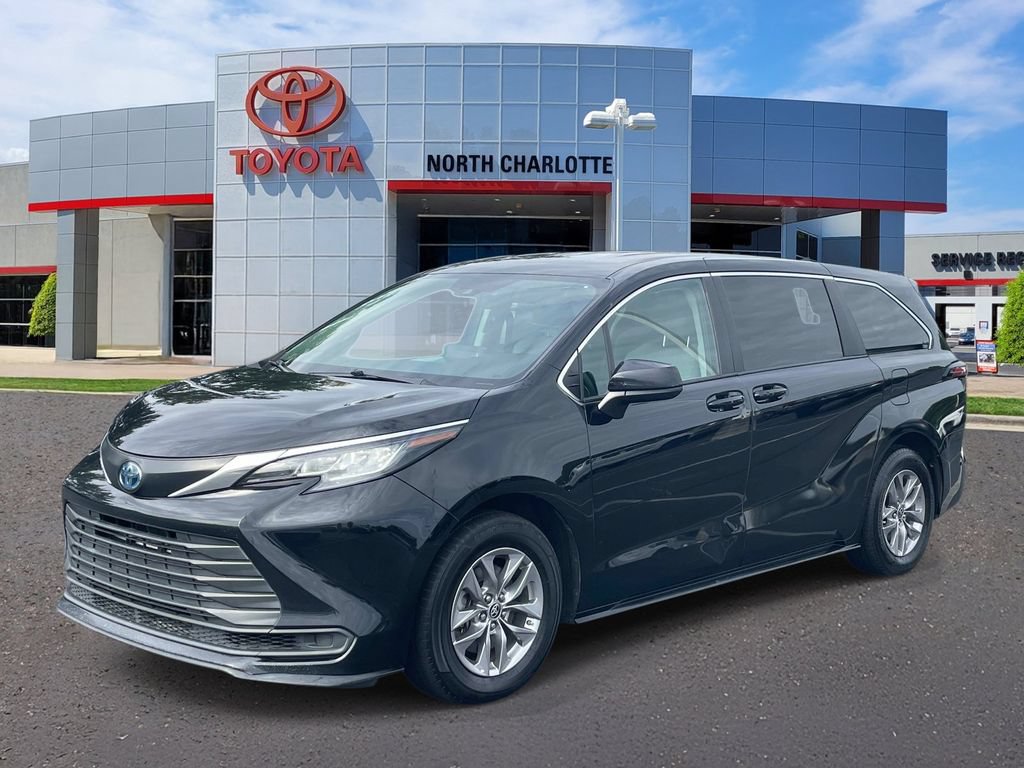 Used 2022 Toyota Sienna LE FWD image 3