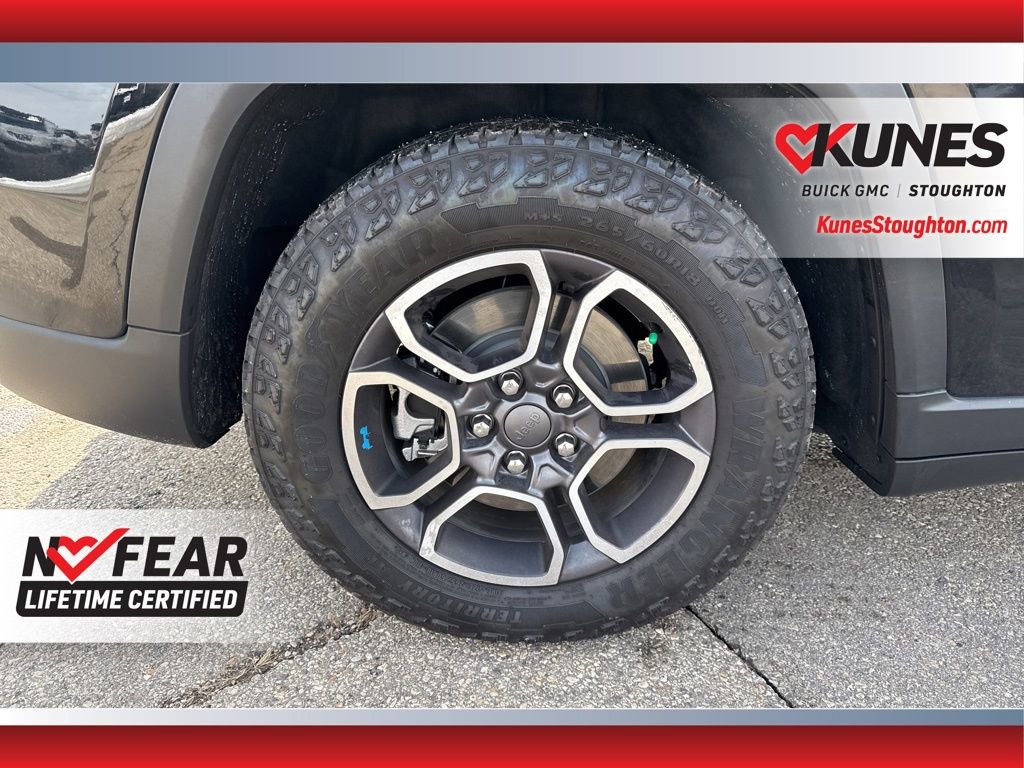 Used 2023 Jeep Grand Cherokee Trailhawk w/ Luxury Tech Group III image 14