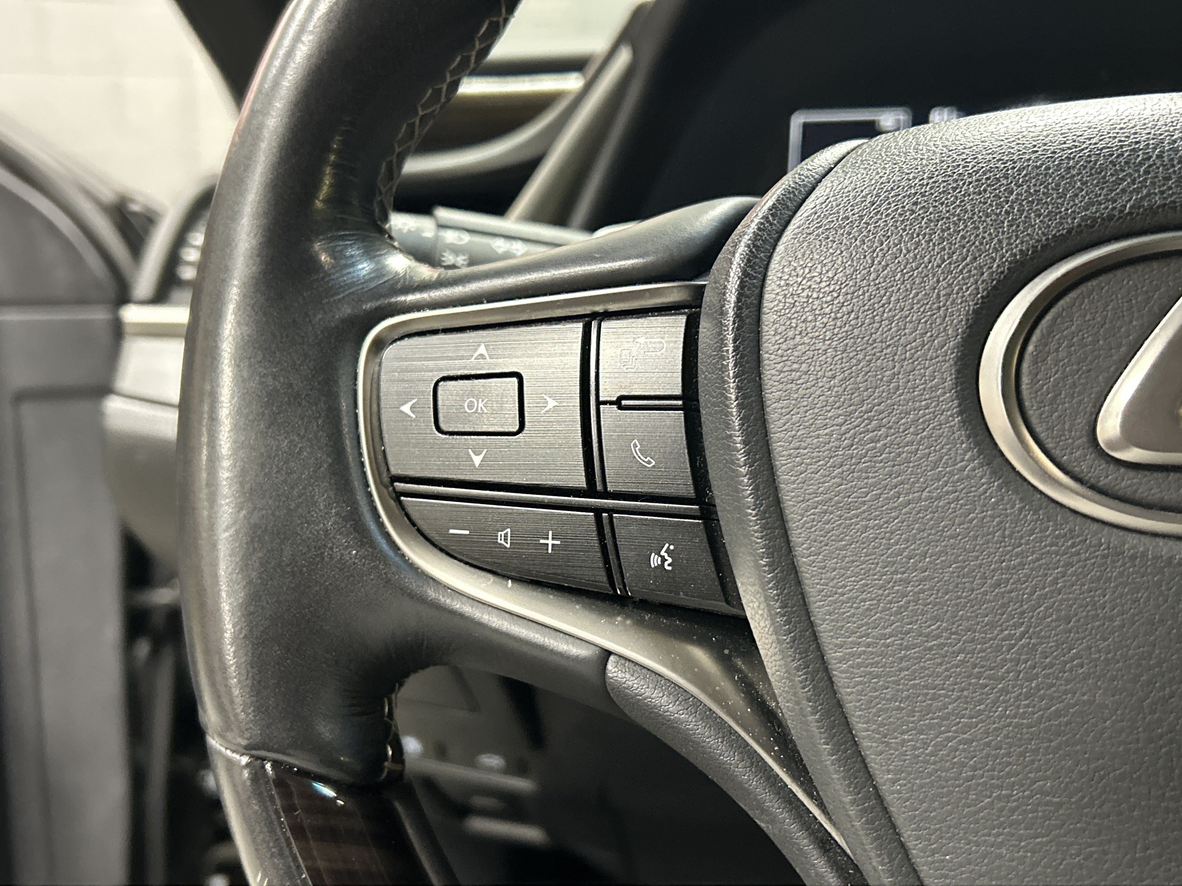 Used 2019 Lexus ES 350 w/ Accessory Package FWD image 19