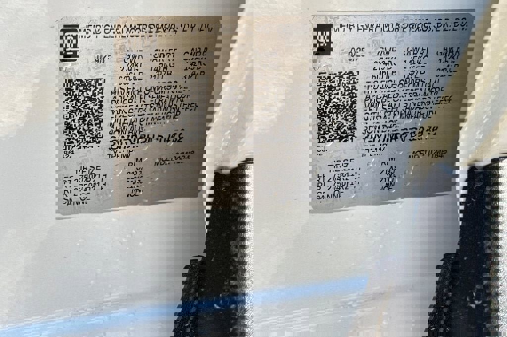 New 2026 Chevrolet Equinox EV LT w/ LPO, Blackout Package image 27