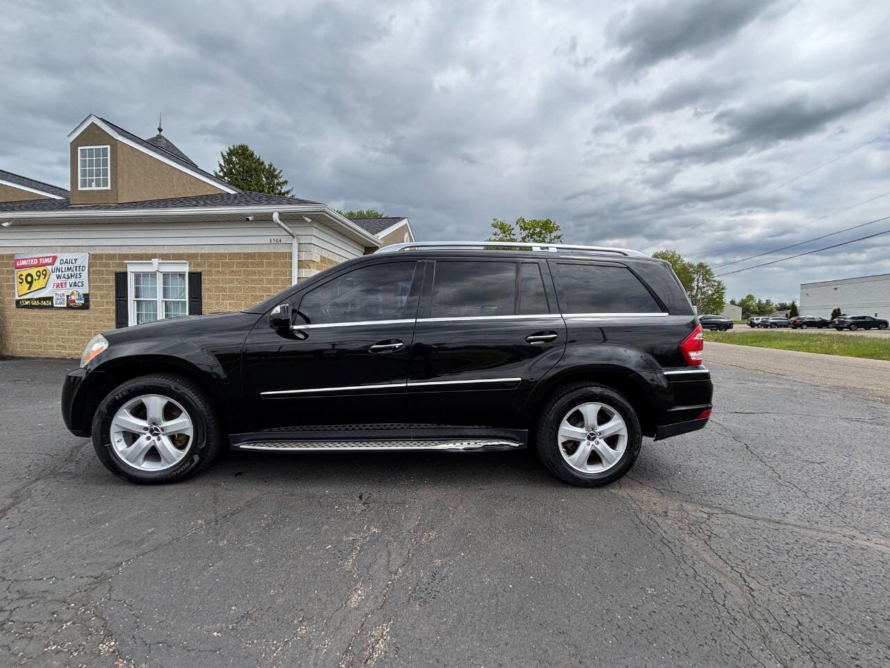 Used 2010 Mercedes-Benz GL 450 4MATIC image 2