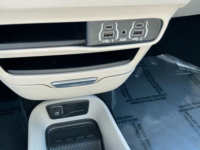Used 2023 Chrysler Pacifica Touring-L FWD image 24