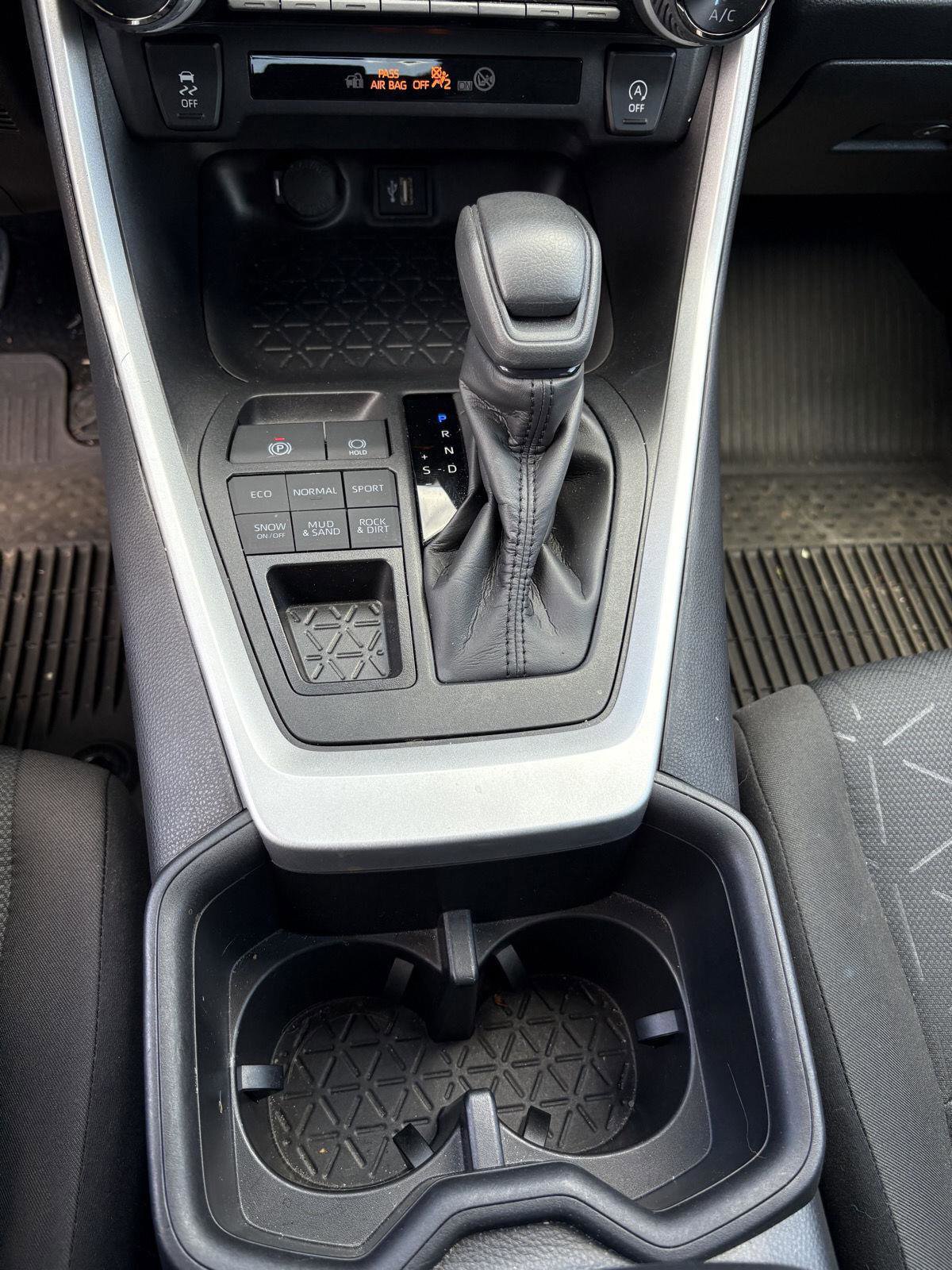 Used 2025 Toyota RAV4 XLE AWD/4WD image 16