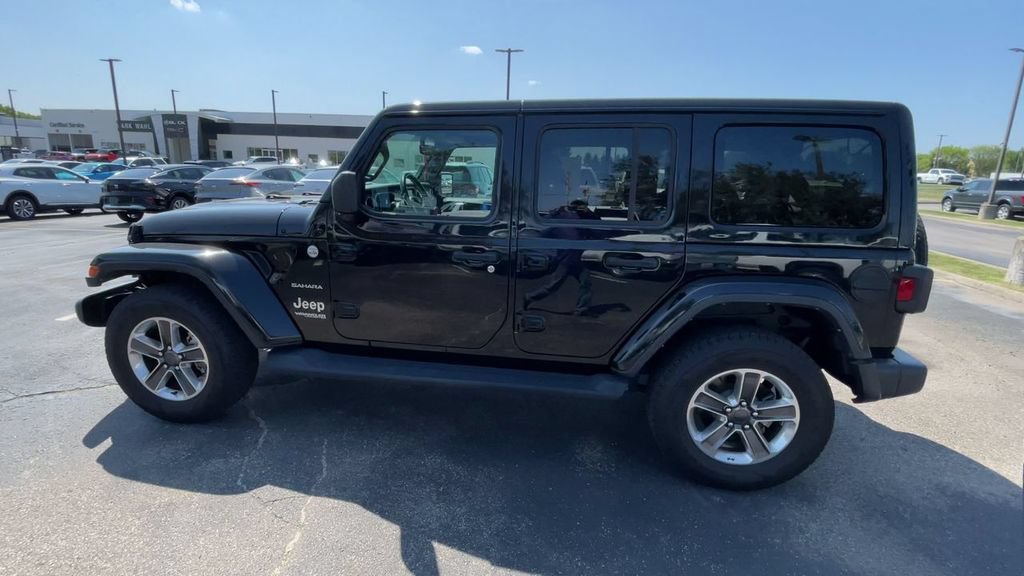 Used 2022 Jeep Wrangler Unlimited Sahara AWD/4WD image 7