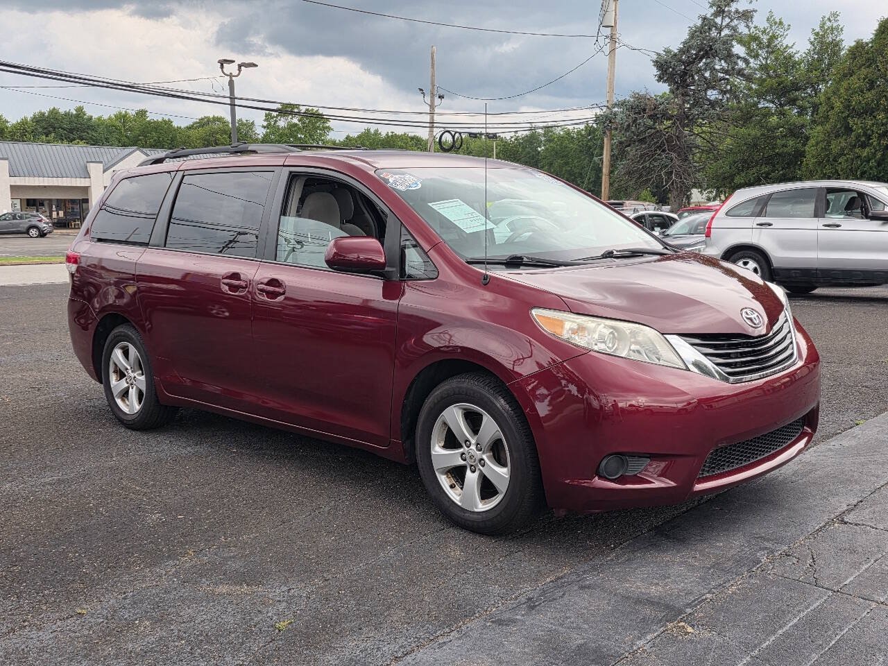 Used 2013 Toyota Sienna LE w/ Towing Pkg FWD image 4