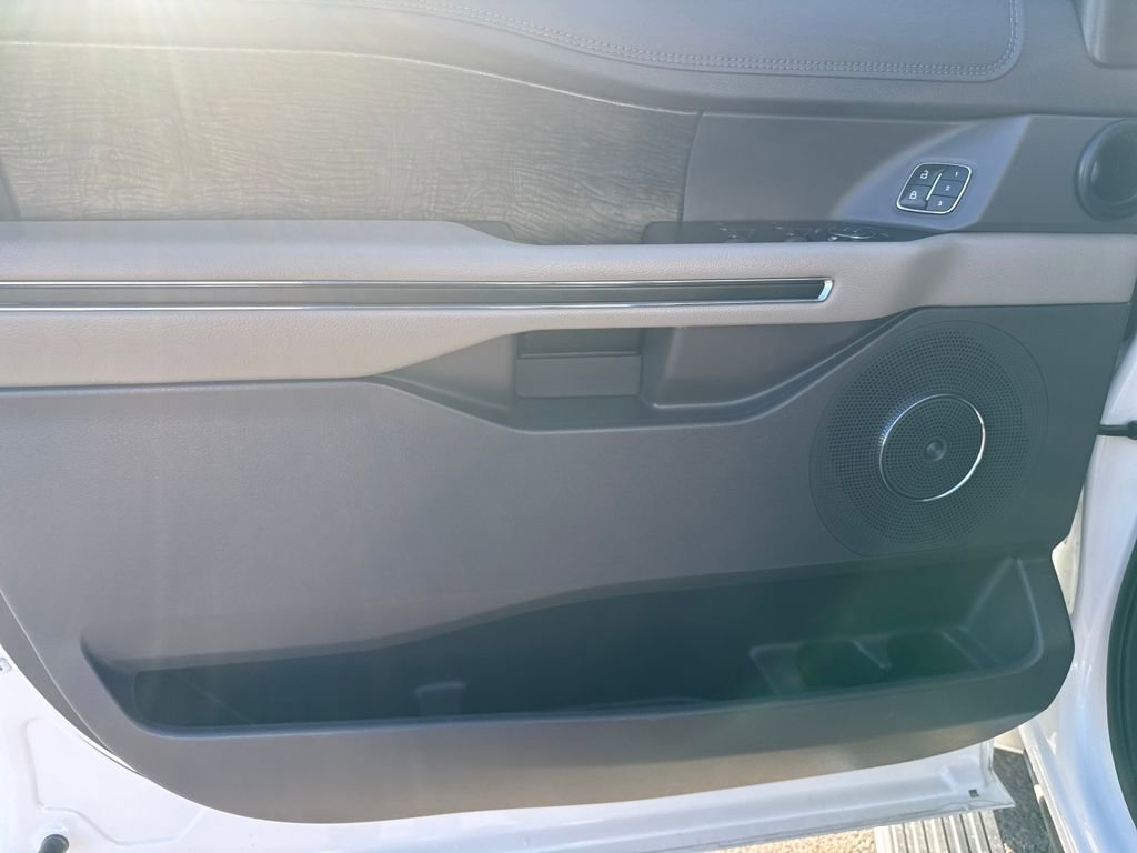 Used 2021 Ford Expedition Limited image 10
