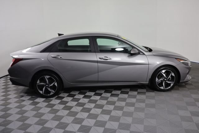 Used 2023 Hyundai Elantra SEL FWD image 9