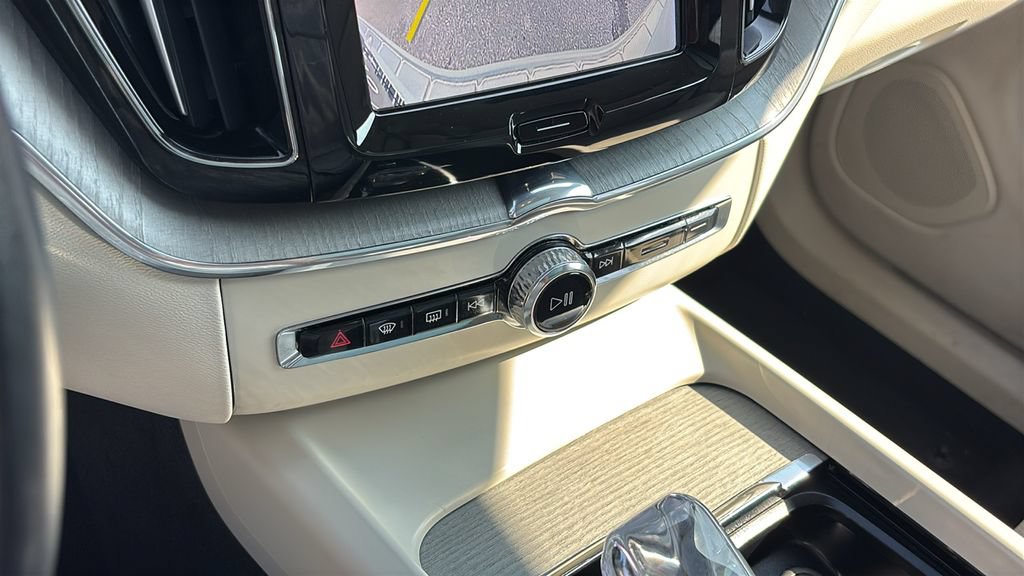 Certified 2025 Volvo XC60 B5 Ultra AWD/4WD image 21