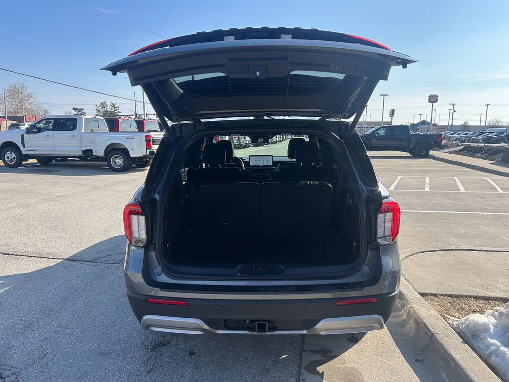 Certified 2025 Ford Explorer Platinum w/ LUX Leather Package image 17
