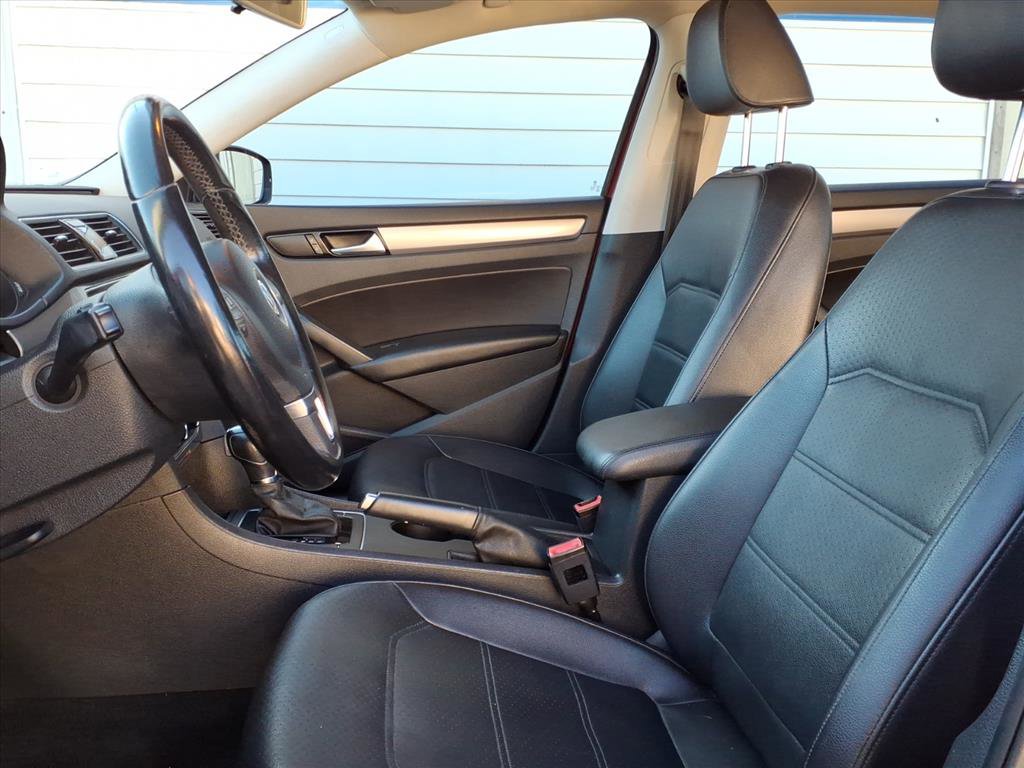 Used 2015 Volkswagen Passat 1.8T Limited Edition image 8