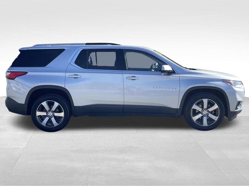 Used 2018 Chevrolet Traverse LT image 2