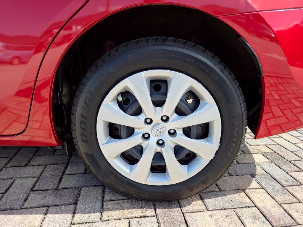 Certified 2018 Toyota Corolla LE FWD image 19