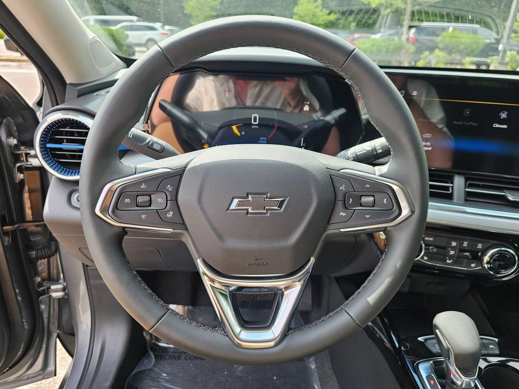 New 2026 Chevrolet Trax LT w/ Midnight Edition FWD image 24