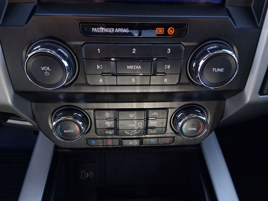 Used 2021 Ford F350 Lariat w/ Lariat Ultimate Package AWD/4WD image 16
