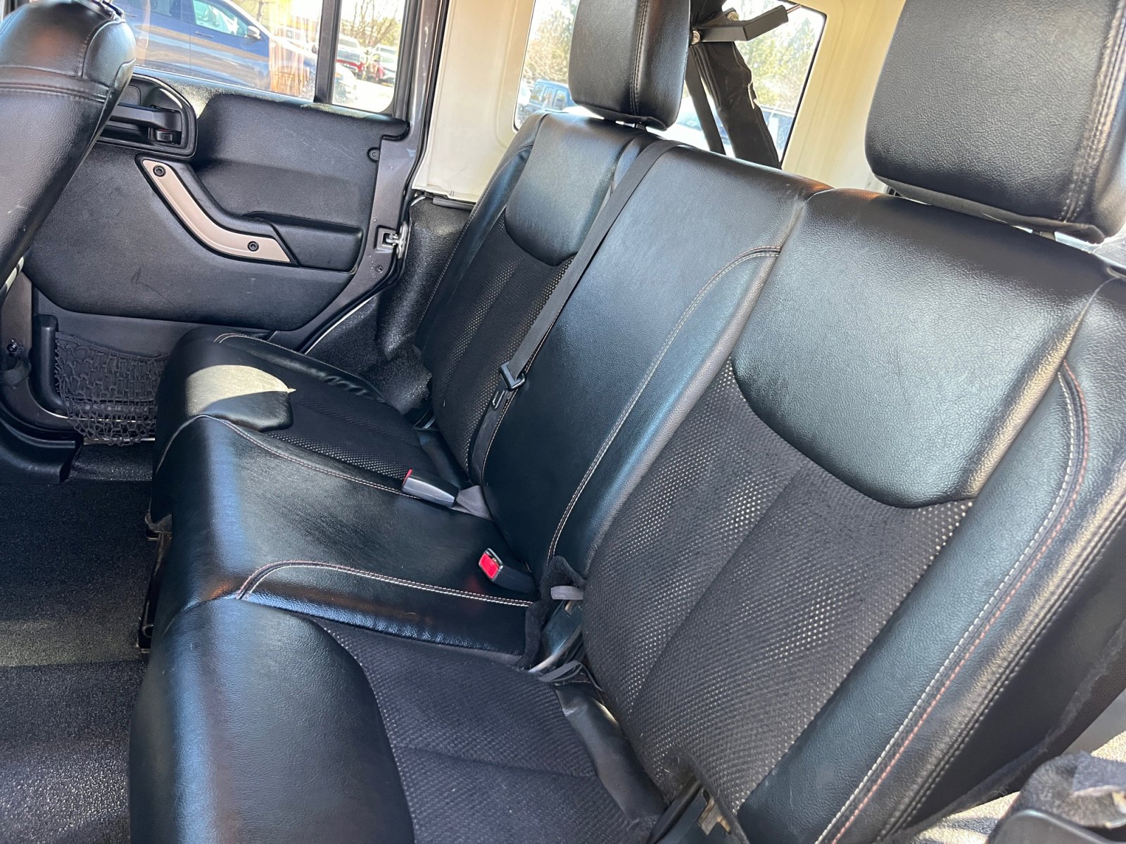 Used 2016 Jeep Wrangler Unlimited Sahara image 17