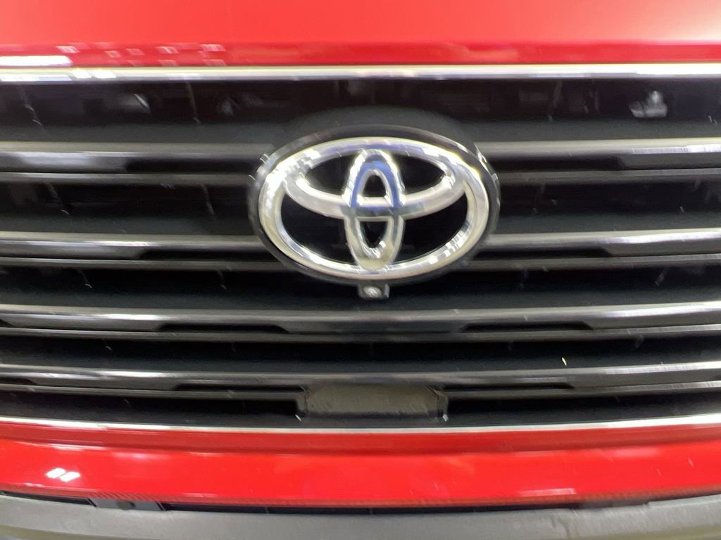 Used 2025 Toyota Sequoia SR5 AWD/4WD image 32