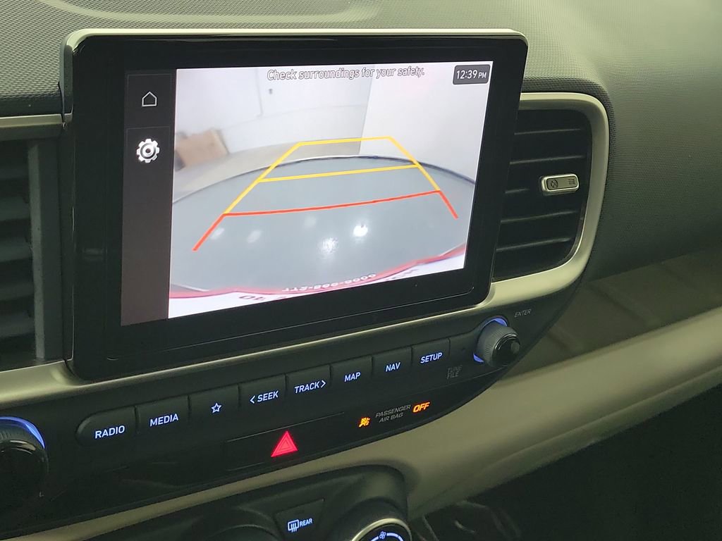 Used 2024 Hyundai Venue Limited FWD image 17