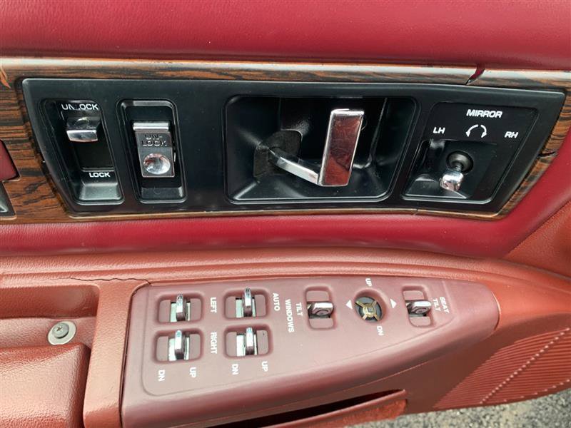 Used 1992 Oldsmobile Custom Cruiser image 38