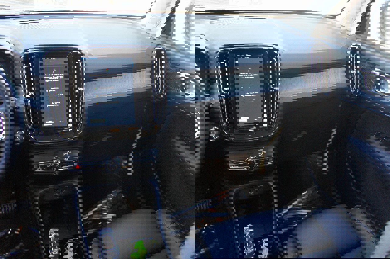 Certified 2025 Volvo XC40 B5 Plus image 12