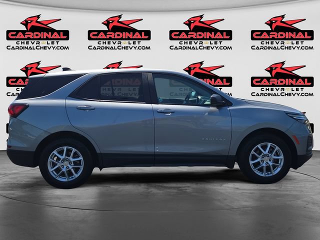 Used 2023 Chevrolet Equinox LS w/ LS Convenience Package FWD image 2