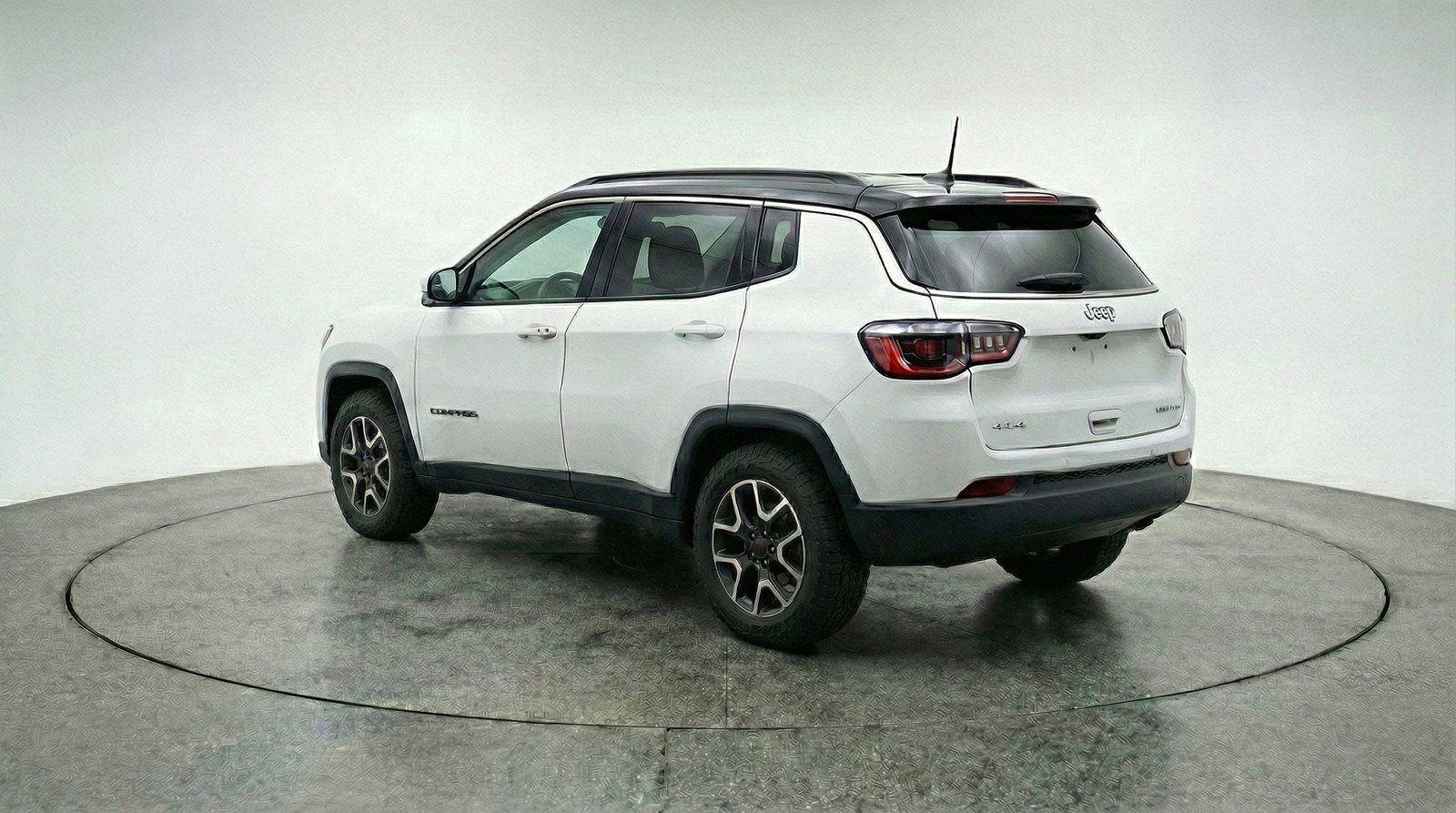 Used 2025 Jeep Compass Trailhawk image 6