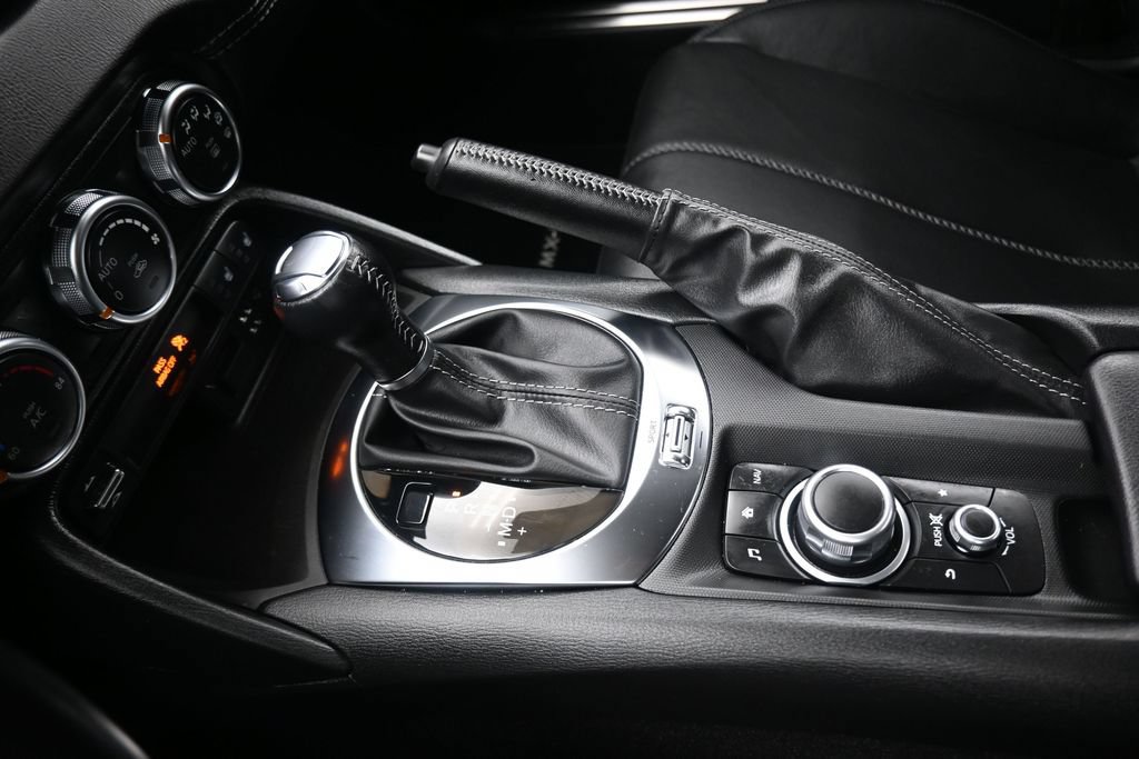 Used 2020 MAZDA MX-5 Miata RF Grand Touring RWD image 19