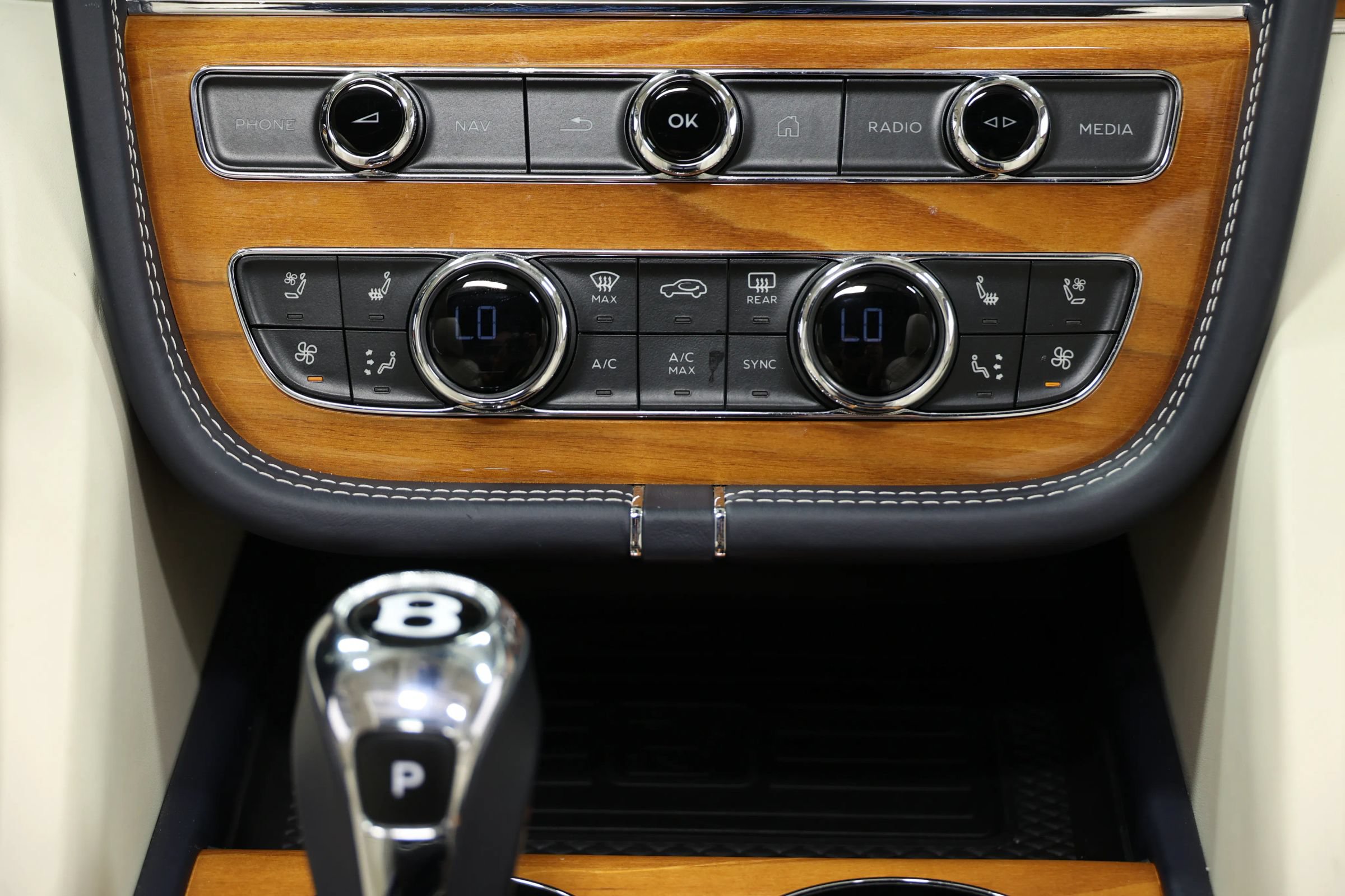 Used 2021 Bentley Bentayga w/ First Edition Specification AWD/4WD image 44