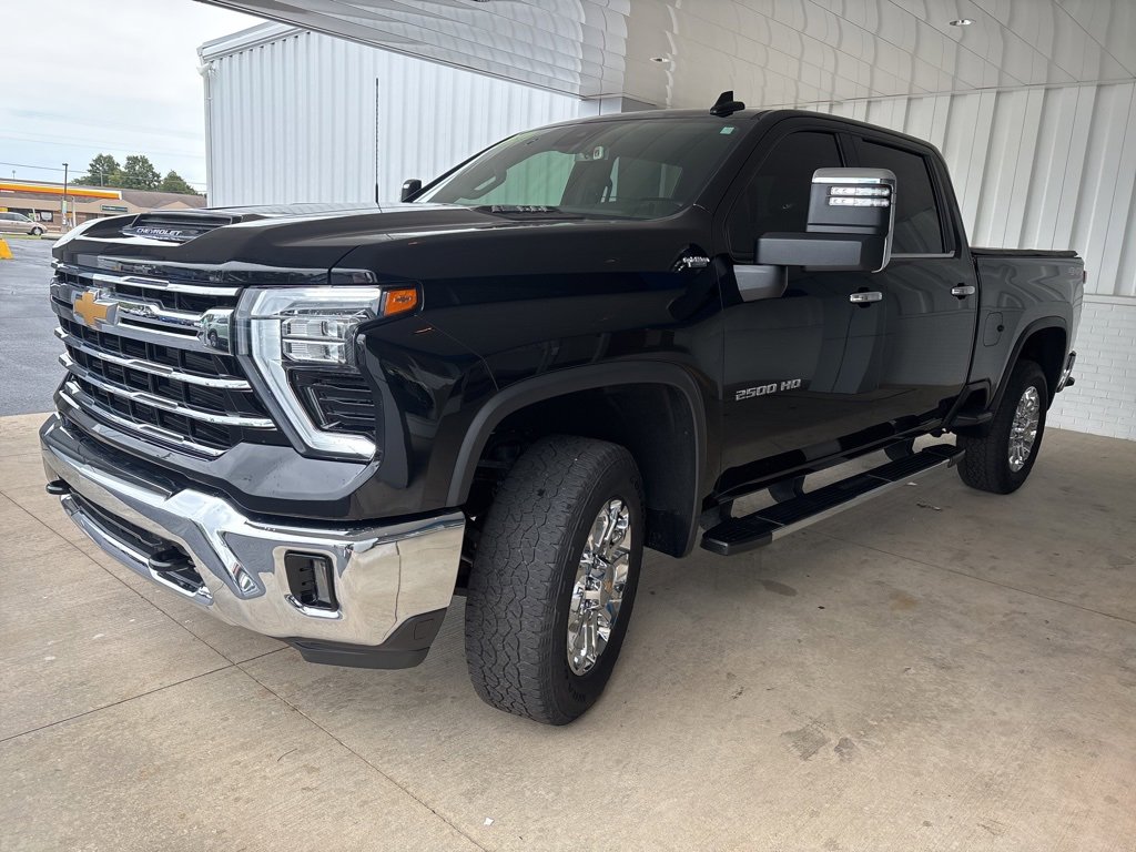 Used 2024 Chevrolet Silverado 2500 LTZ w/ LTZ Convenience Package image 3