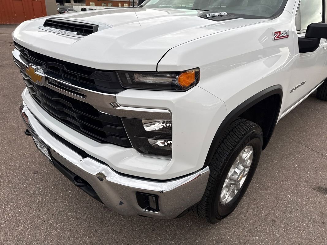 Used 2024 Chevrolet Silverado 2500 LT image 20