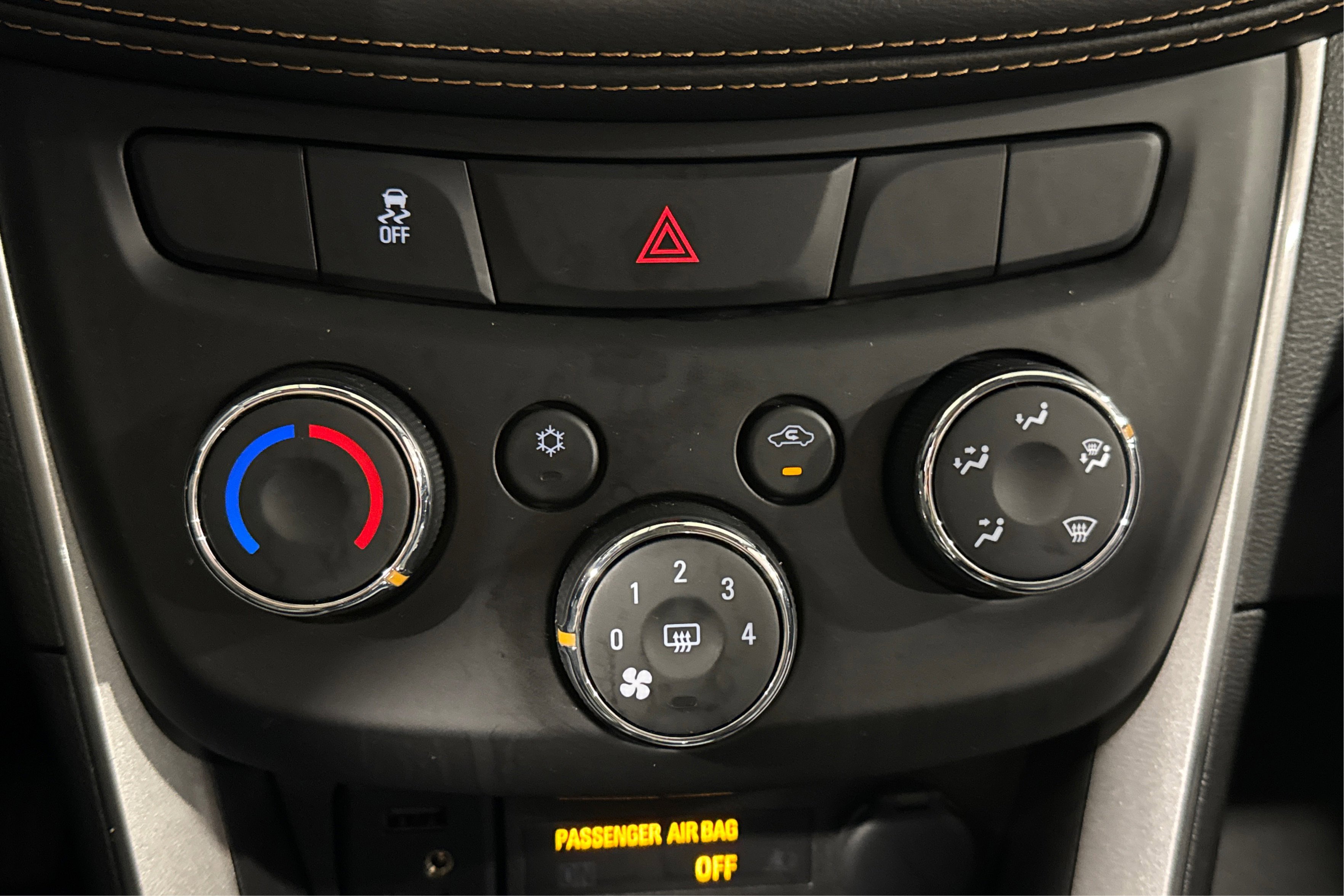 Used 2020 Chevrolet Trax LT w/ Driver Confidence Package image 31