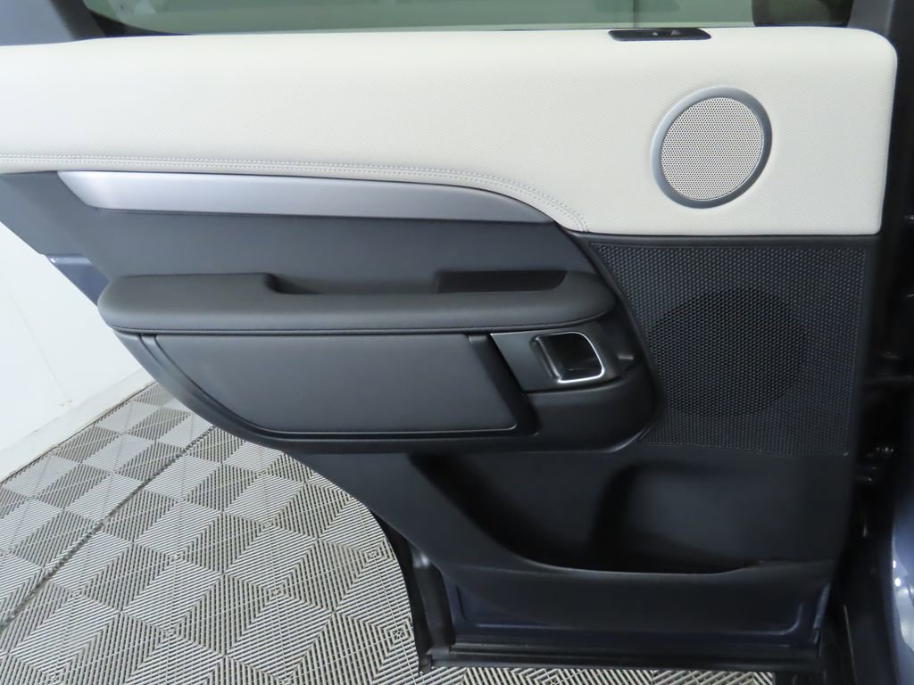 Used 2024 Land Rover Discovery Dynamic SE image 27