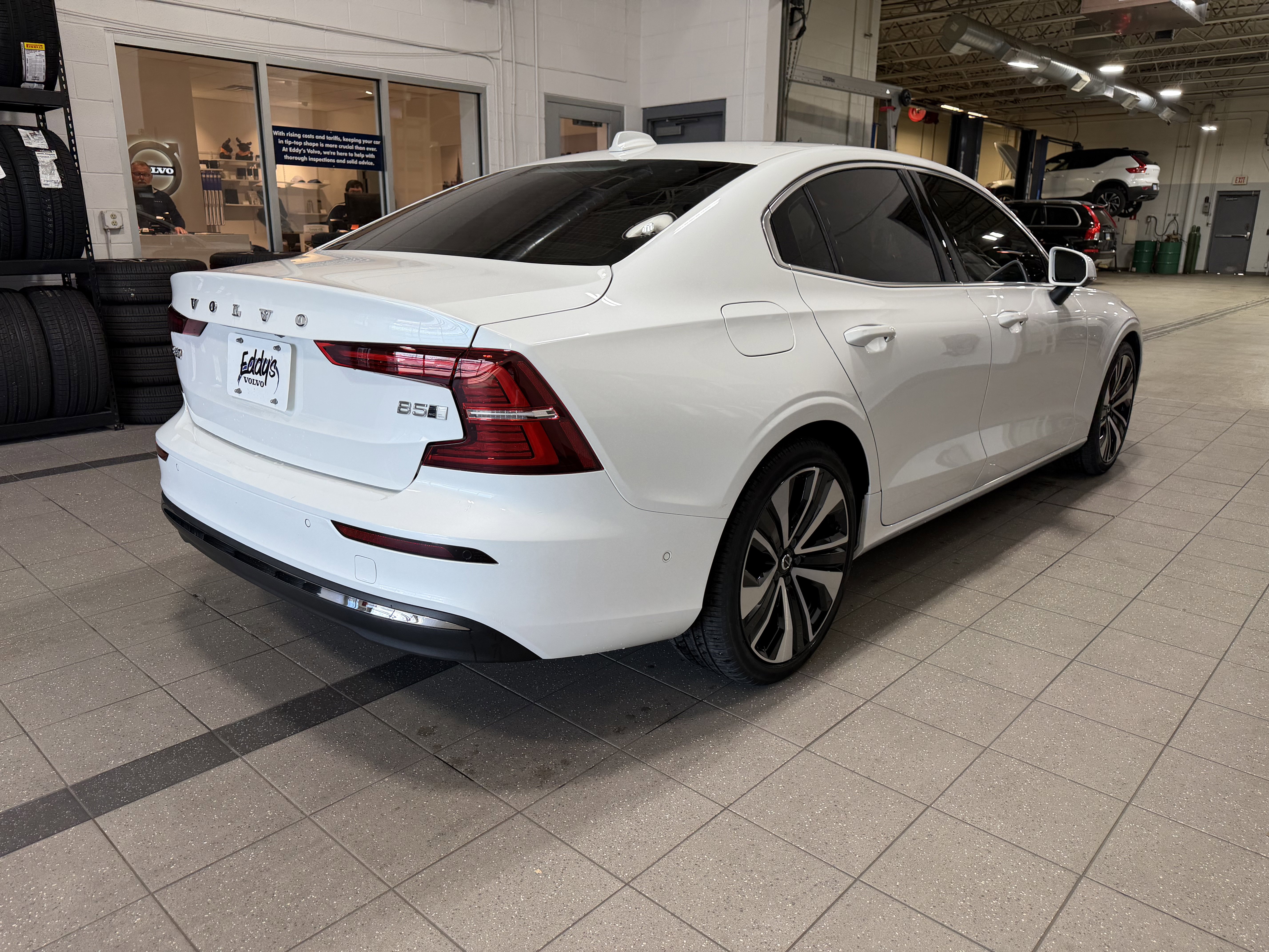 Used 2023 Volvo S60 B5 Ultimate w/ Climate Package image 9